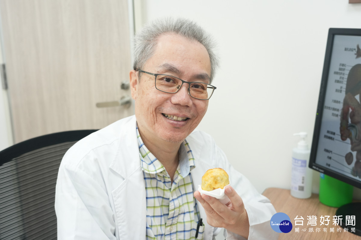光田綜合醫院肝膽腸胃科楊宗勲醫師表示，月餅雖然應景，但糖分含量高，建議淺嚐即止，一次一小塊即可，才能守住健康。