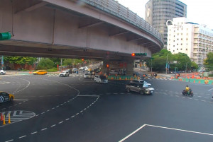 台北市基隆路與羅斯福路口(東南角)。（圖／翻攝自即時影像監視器網站）