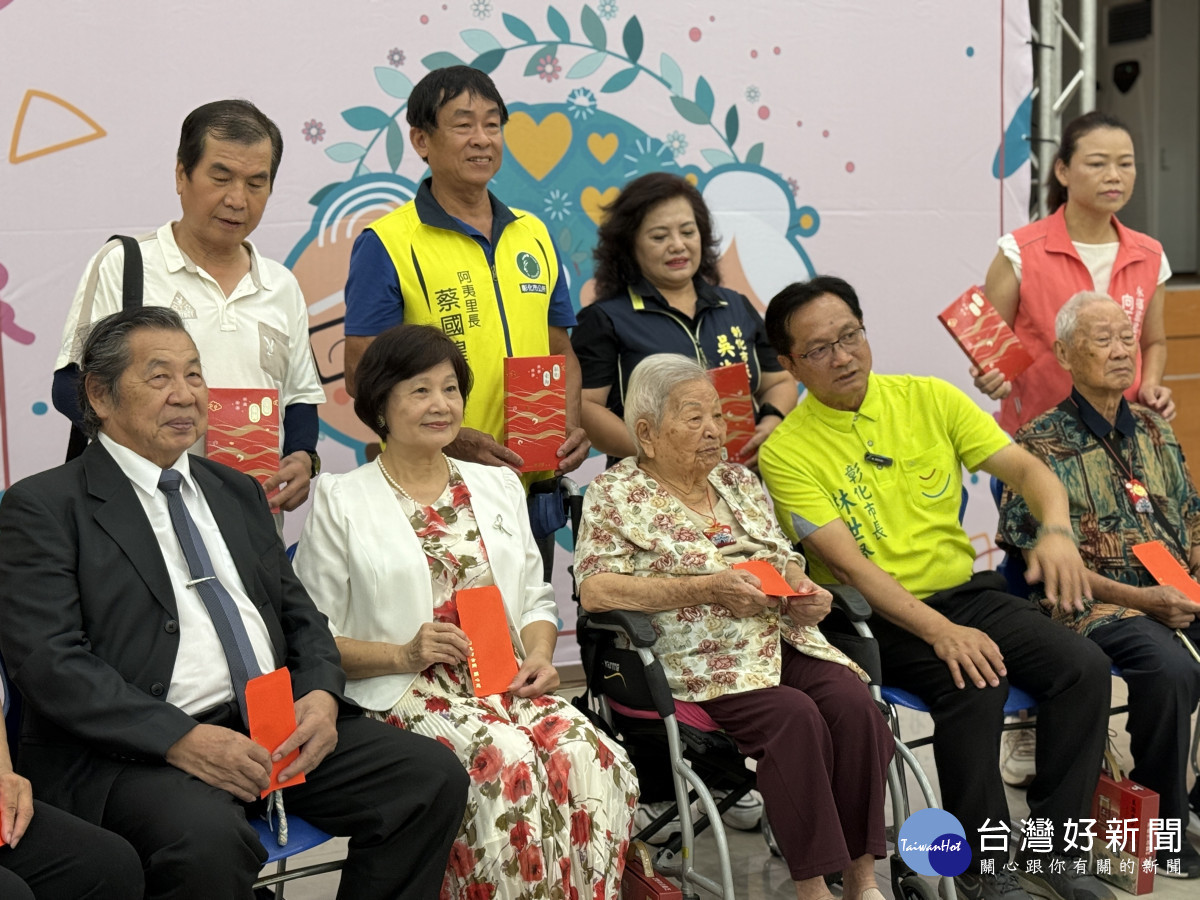 林世賢市長宣布重陽敬老大利多，再增設5處長照型社區活動中心。圖／記者鄧富珍攝