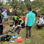 一名張姓山友(男性，51歲，臺中市人)單攻獨攀麟趾山，身體不適OHCA，有關單位救援。（南投縣政府消防局提供）