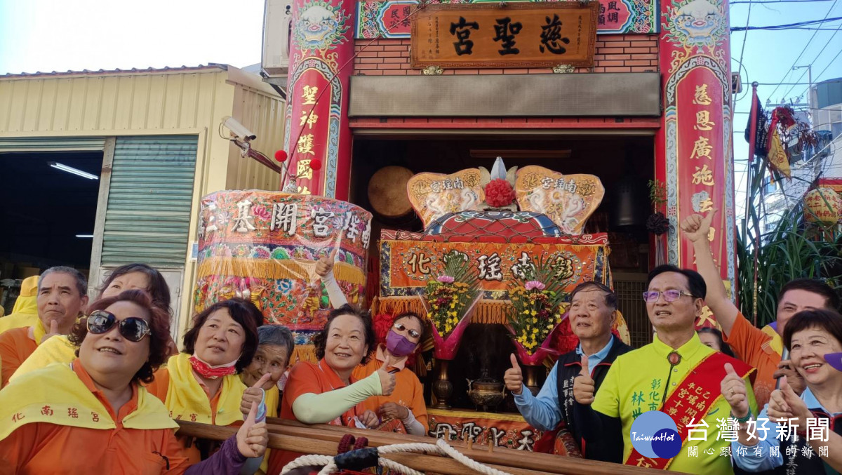 下午3點多禡祖回鑾抵彰化市第一站停駕大埔慈聖宮遶境主委林世賢市長等人虔誠迎駕。圖／記者鄧富珍翻攝