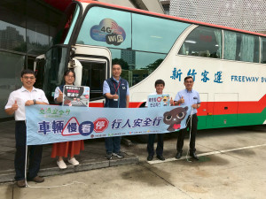 交通部公路局推出多項親民的優惠措施，鼓勵民眾返鄉能善加利用公共運輸。