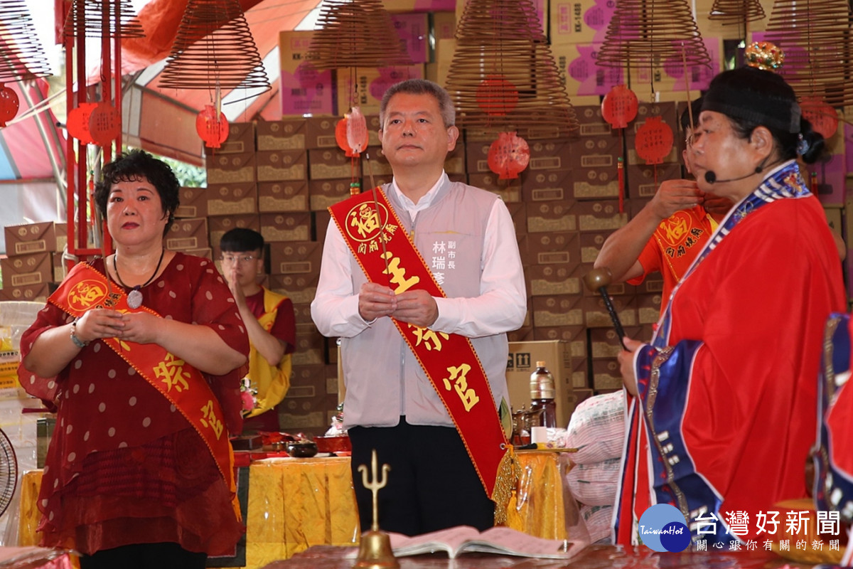 嘉義市副市長林瑞彥參拜嘉義市古時四城門的四間土地公廟／嘉義市府提供