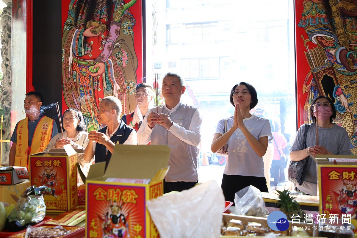 嘉義市副市長林瑞彥參拜嘉義市古時四城門的四間土地公廟／嘉義市府提供