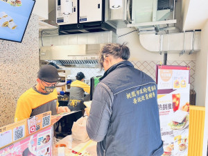 桃園環保局「食在淨煙」專案初見成效，　店家自主改善率達7成。