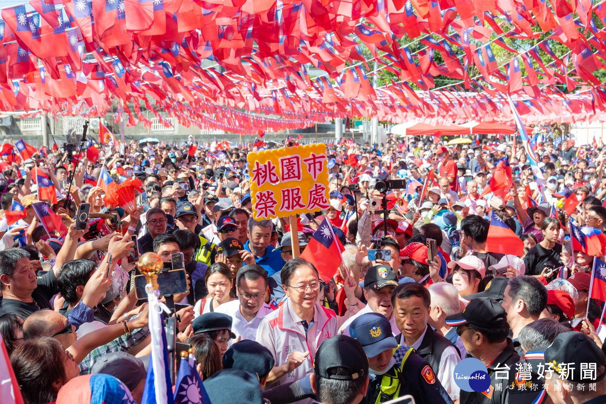 桃園市長張善政伉儷出席114年國旗屋升旗典禮。<br />
