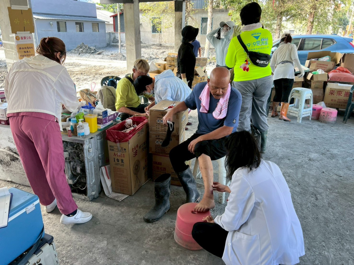 花蓮光復鄉佛祖街旁的臺中醫院醫療站發現就醫患者以外傷患者居多。圖片提供／台中醫院