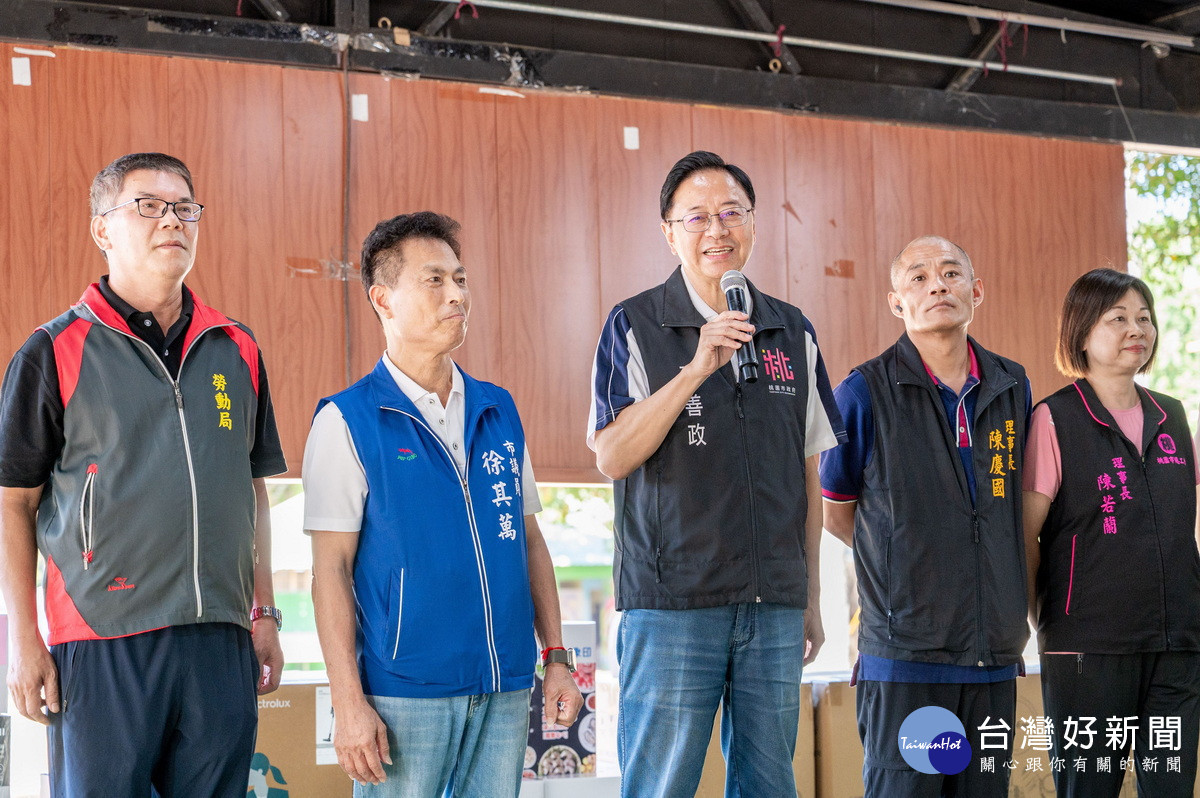 桃園市長張善政於「華通電腦企業工會年度家庭日活動」中致詞。<br />
