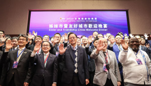 張市長期勉各局處積極善用國際頒獎、業務交流及出國訪問等場合，主動尋找具有共通發展基礎的國際夥伴，持續拓展合作契機，進一步提升桃園在全球舞臺上的能見度。