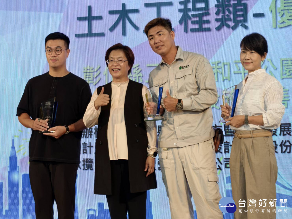 彰化縣府頒發第二屆公共工程優質獎，王惠美：以品質為本、以創意為翼，打造希望城市。圖／記者鄧富珍攝
