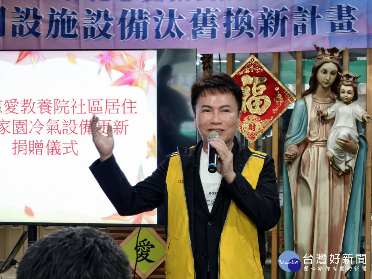 中華存善慢飛天使關懷協會攜手台中黎明扶輪社　愛心捐贈到慈愛，黎明扶輪社社長張家駿致詞。圖／記者鄧富珍攝