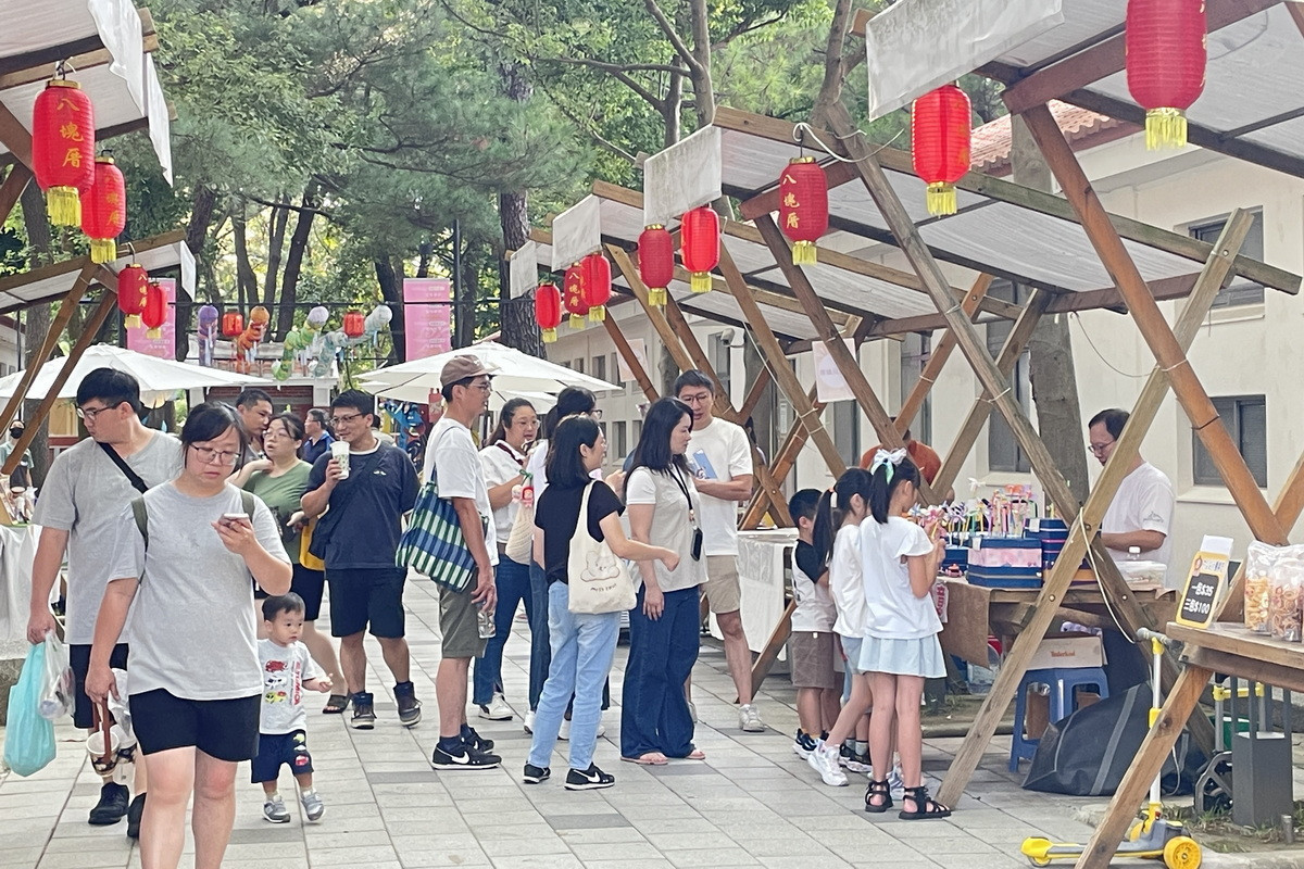八塊厝民俗藝術村三周年館慶-週歲市集。<br />
