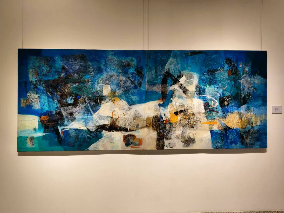 以畫筆書寫鄉愁的吟唱，油畫家陳美惠〈大地行吟〉展現土地的呼吸。圖／記者鄧富珍翻攝