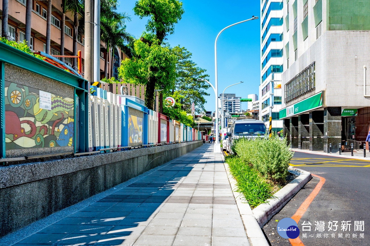 桃園區民權路X成功路藝文生活通學步道完工現況。