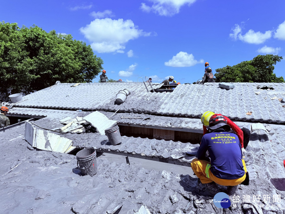 黃漢群適時提供搜隊人員鹽糖跟灌水並要求休息／嘉基醫院提供