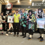 彰化市公所林世賢市長與中友百貨店長陳俊華共同出席動漫祭活動，本次假日生活市集也會邀請動漫Coser到現場與民眾同歡。圖片提供／中友百貨
