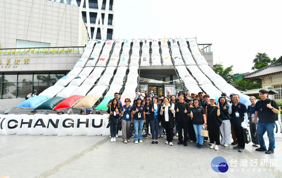台東縣長饒慶鈴參訪2025台灣設計展，看見彰化無限可能。圖／記者鄧富珍翻攝