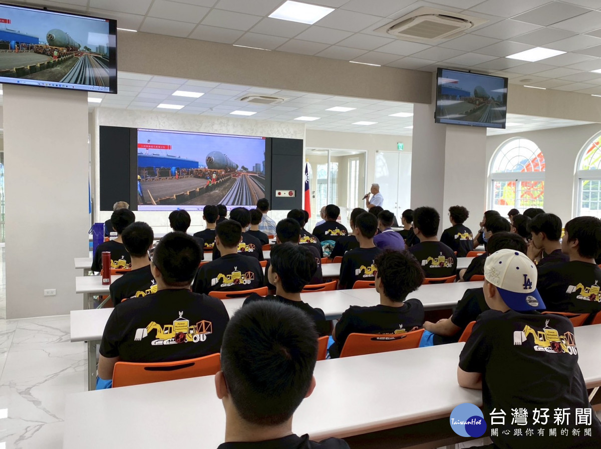 桃竹苗分署攜手桃園農工動力機械科高三學生，前往啟德機械起重工程股份有限公司實地參訪。