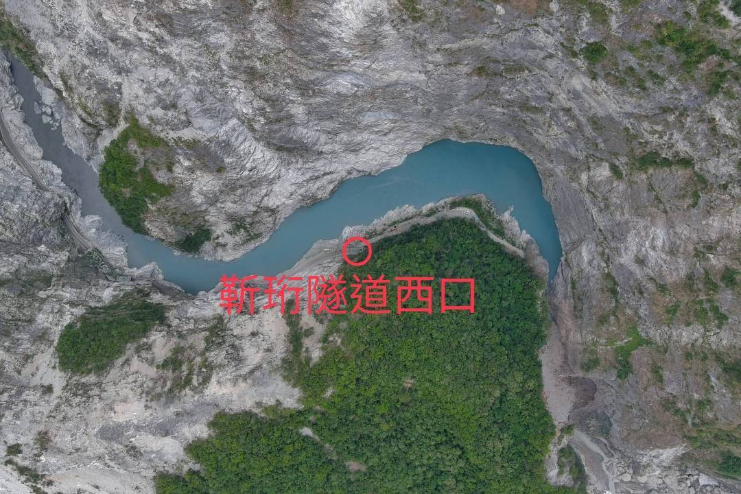 因應燕子口堰塞湖致立霧溪水位持續上漲，中橫公路台8線天祥至太魯閣（167.7k~184.5k）路段17日17時30分起實施道路封閉。（圖／交通部公路局東區養護工程分局）