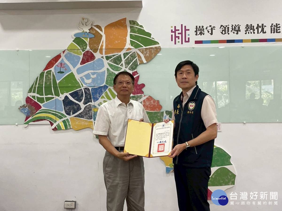 顏己喨局長親自頒發感謝狀，展現產官合作共同推動低碳安靜城市的決心。