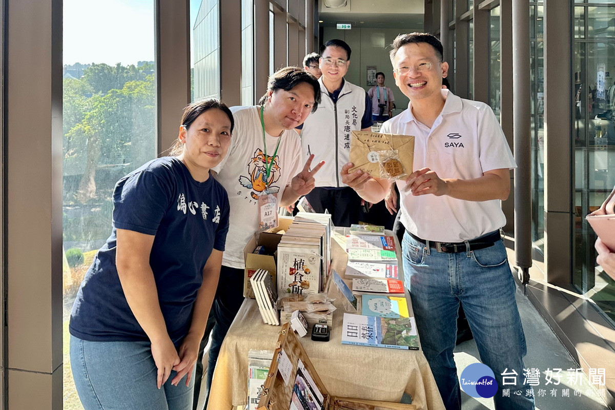 桃園市副市長蘇俊賓出席「閱讀風土與書市」開幕活動。