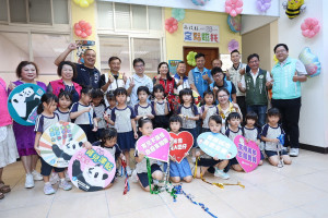 議員縣府及來賓祝福臨托中心啟用。（縣府提供）