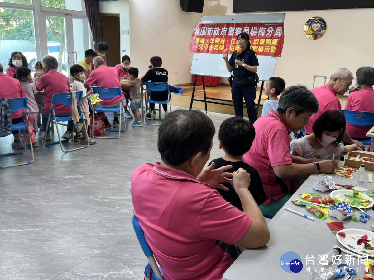 楊梅警攜手社區關懷據點宣導反詐騙。