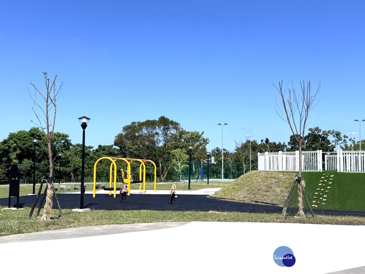 富豐公園兒童遊戲區場景。