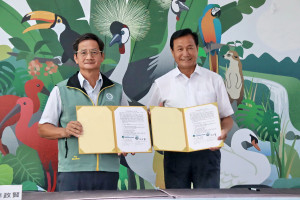 李分署長（左）與游董事長簽署合作意向書。（記者扶小萍攝）
