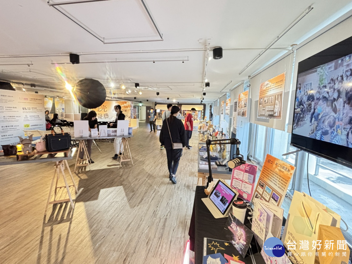 「時光留聲機－青年設計展」展場-進駐團隊展示區。(青年局提供)