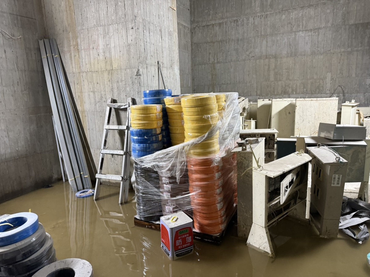 中壢警雨夜眼尖查獲工地竊案。