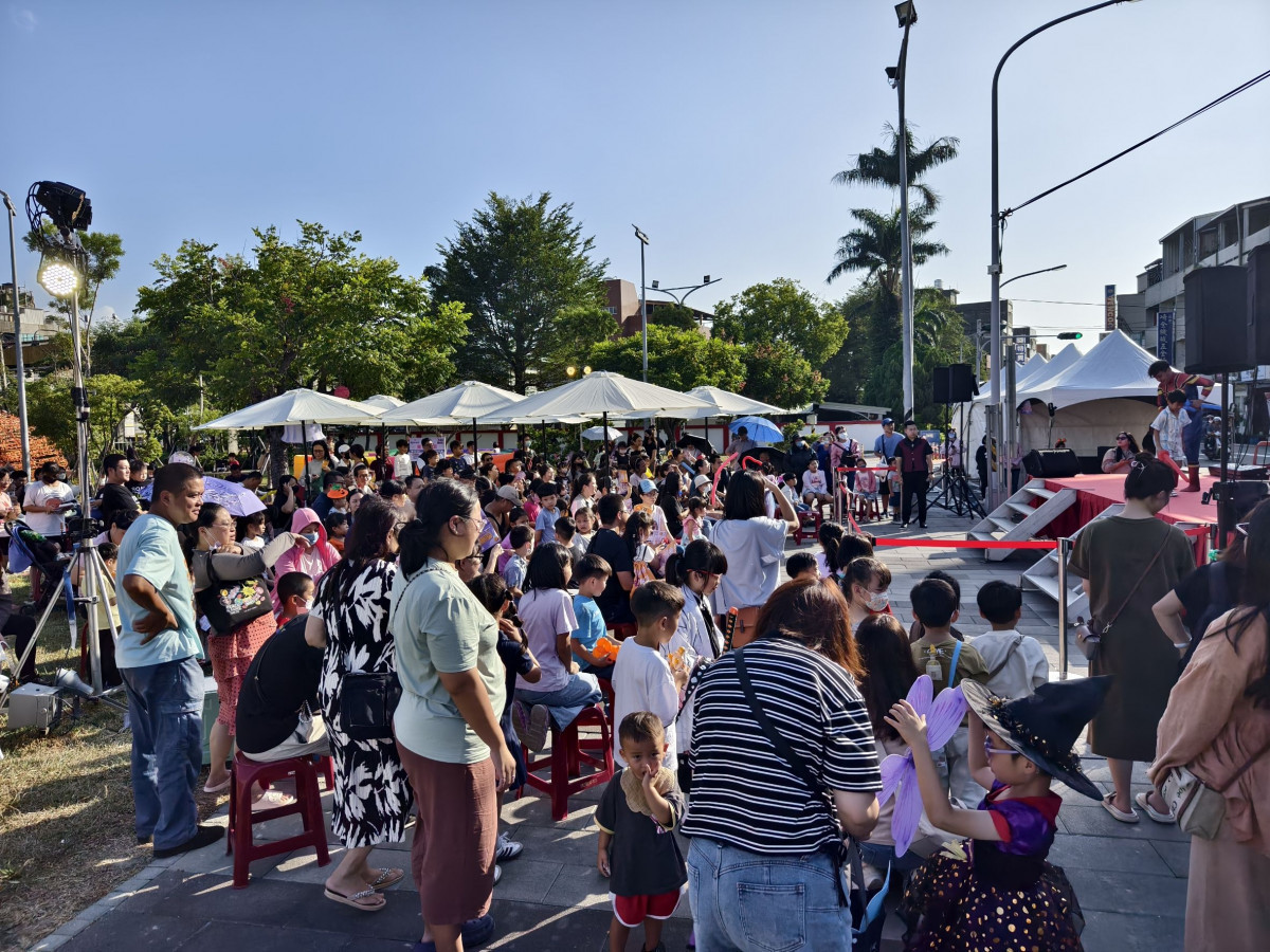 後站廣場表演熱身人潮已現。圖/彰化市公所提供