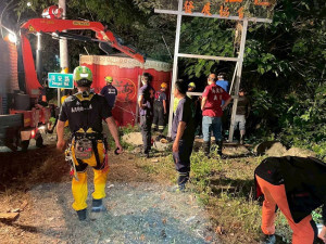 水里鄉台21線與頂安路口疑似發生墜崖意外，請求救援。（南投縣政府消防局救災救護指揮中心提供）