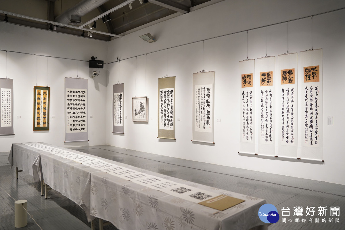 胡國龍書法創作展」在新竹縣政府文化局美術館105展廳開幕。
