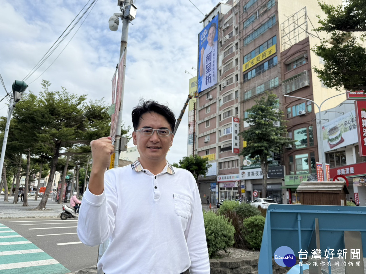 柯呈枋宣布參戰!彰化火車站前首掛看板,喊「彰化強UP」拚起來。圖/記者鄧富珍翻攝