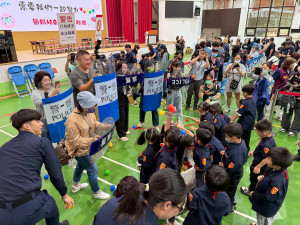 中壢警分局舉辦「小小警察營」，闖關學防詐、護婦幼、守交通。