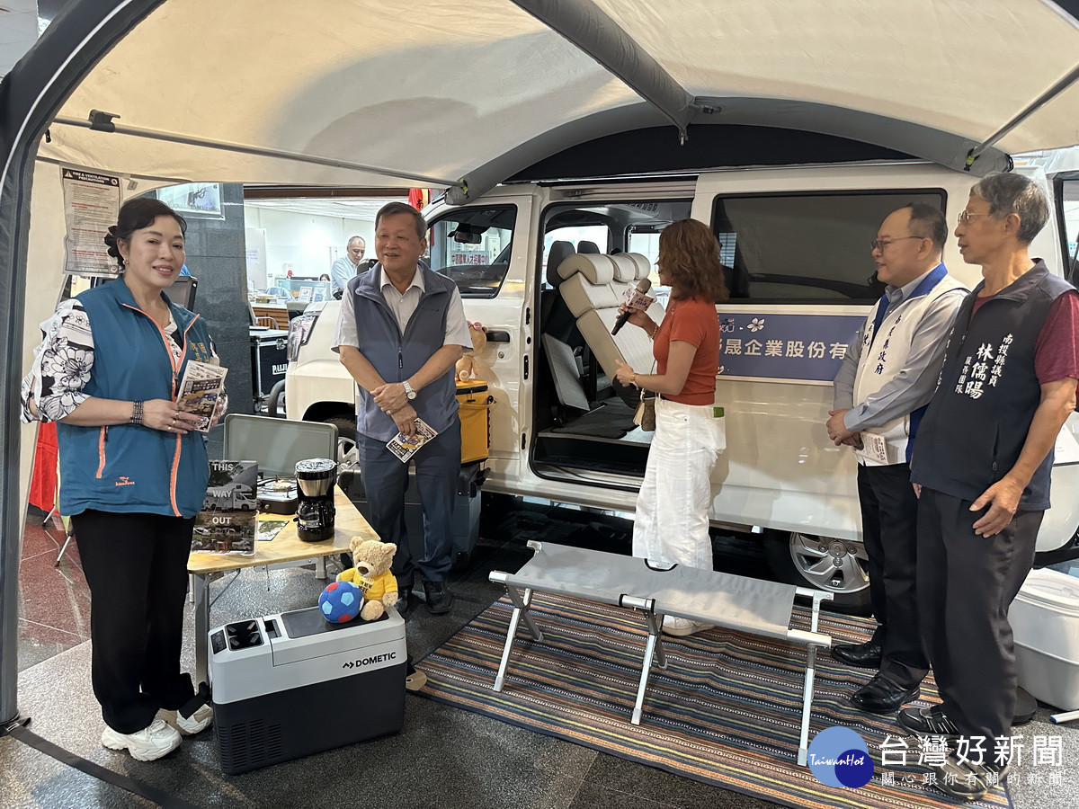 人氣露營車介紹。(記者扶小萍攝)<br />