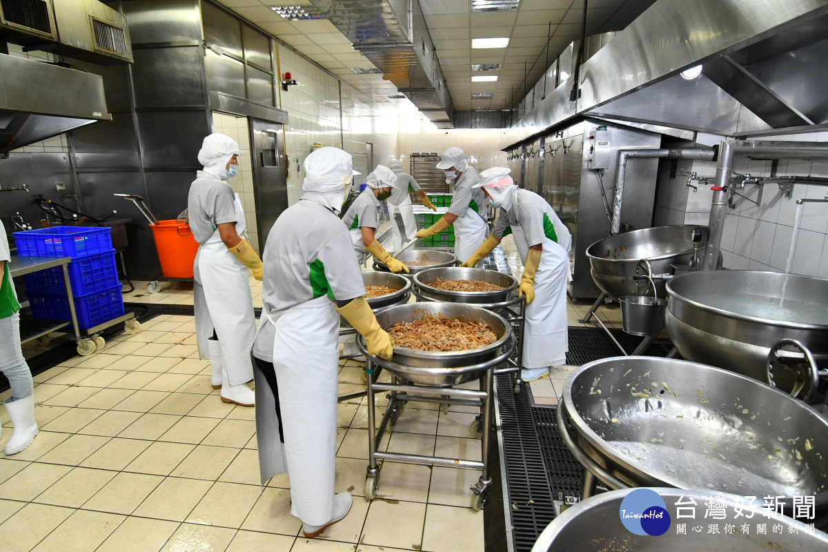 守護學童餐桌安全,彰化縣校園午餐嚴把關、防疫不減營養。圖/彰化縣政府提供