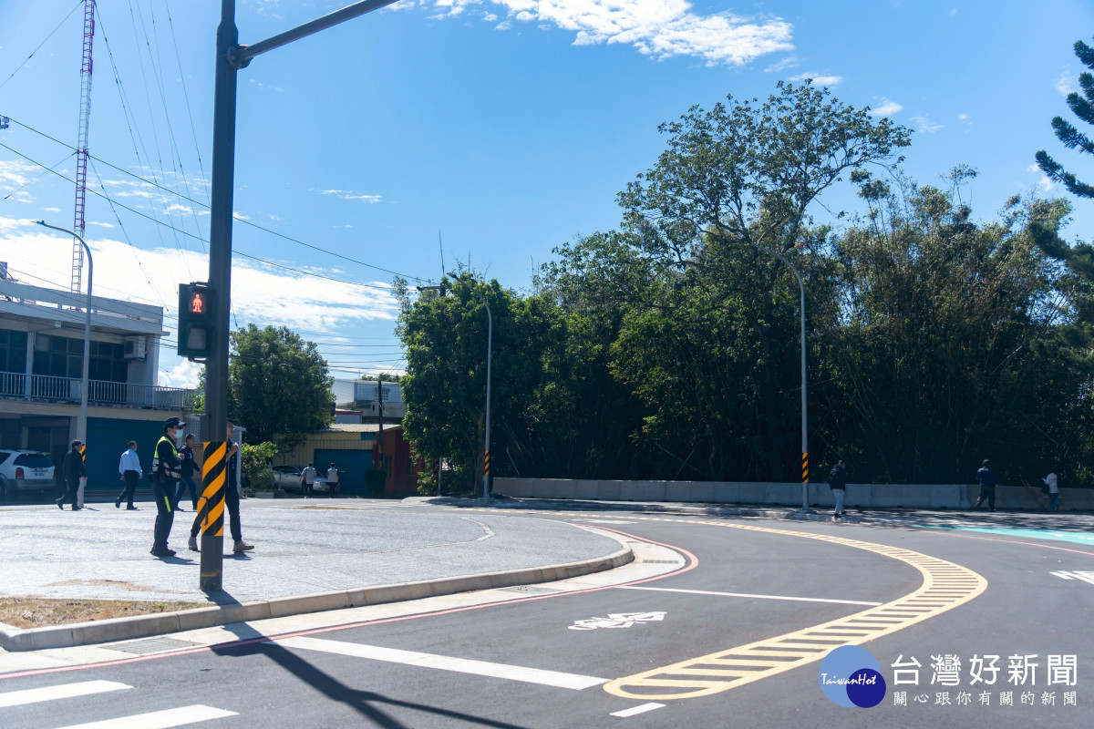 高峰路506巷改善工程新闢道路及人行道,讓交通更加順暢安全。