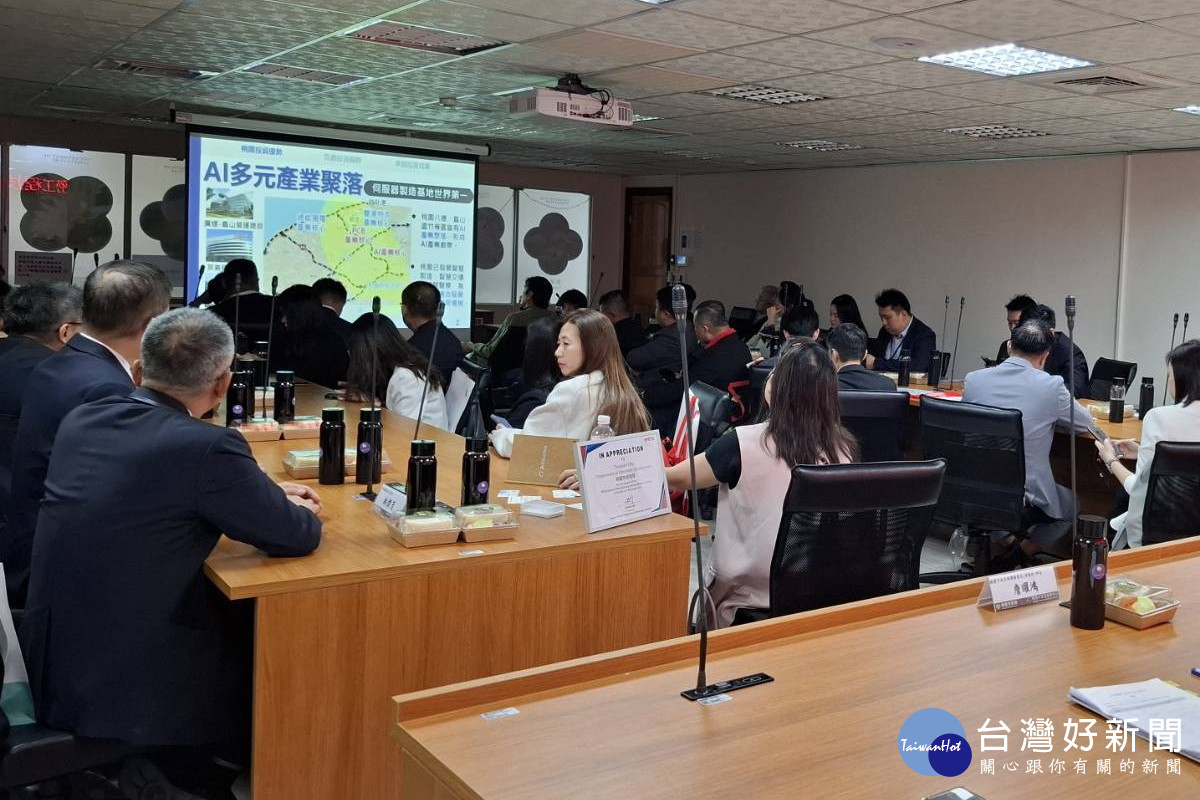 桃市府經發局進行簡報。<br />
