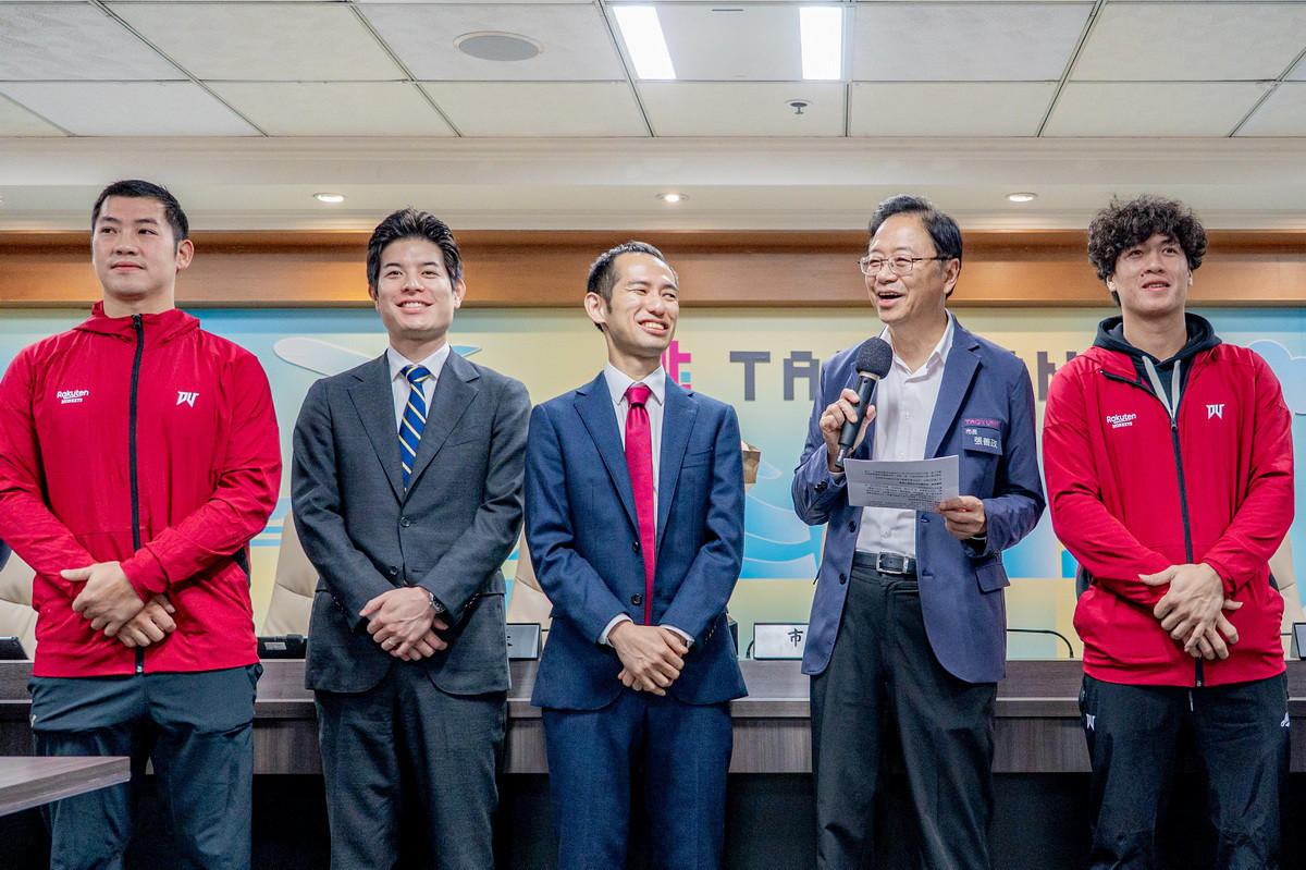 桃園市長張善政於市政會議中,讚揚樂天桃猿「從地獄爬起來」的堅韌精神與團隊意志。