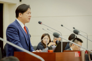 新竹市議會第11屆第6次定期會，邱臣遠代理市長施政報告。
