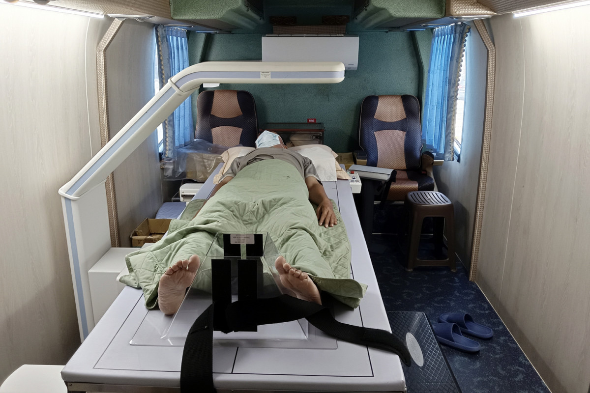 本次活動提供DXA行動檢查車服務,讓民眾現場進行骨密度檢測,守護骨骼健康。圖/彰基醫院提供