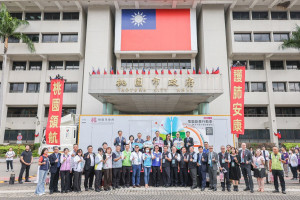 全國首創行動CT醫療車正式啟用。