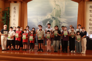 慈濟基金會為346名同學頒新芽獎學金。（記者扶小萍攝）