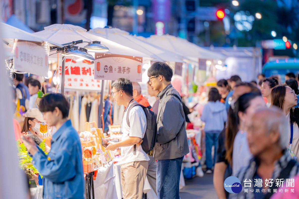 「舊城新浪漫」舊城區市集活動吸引許多民眾到場參加。