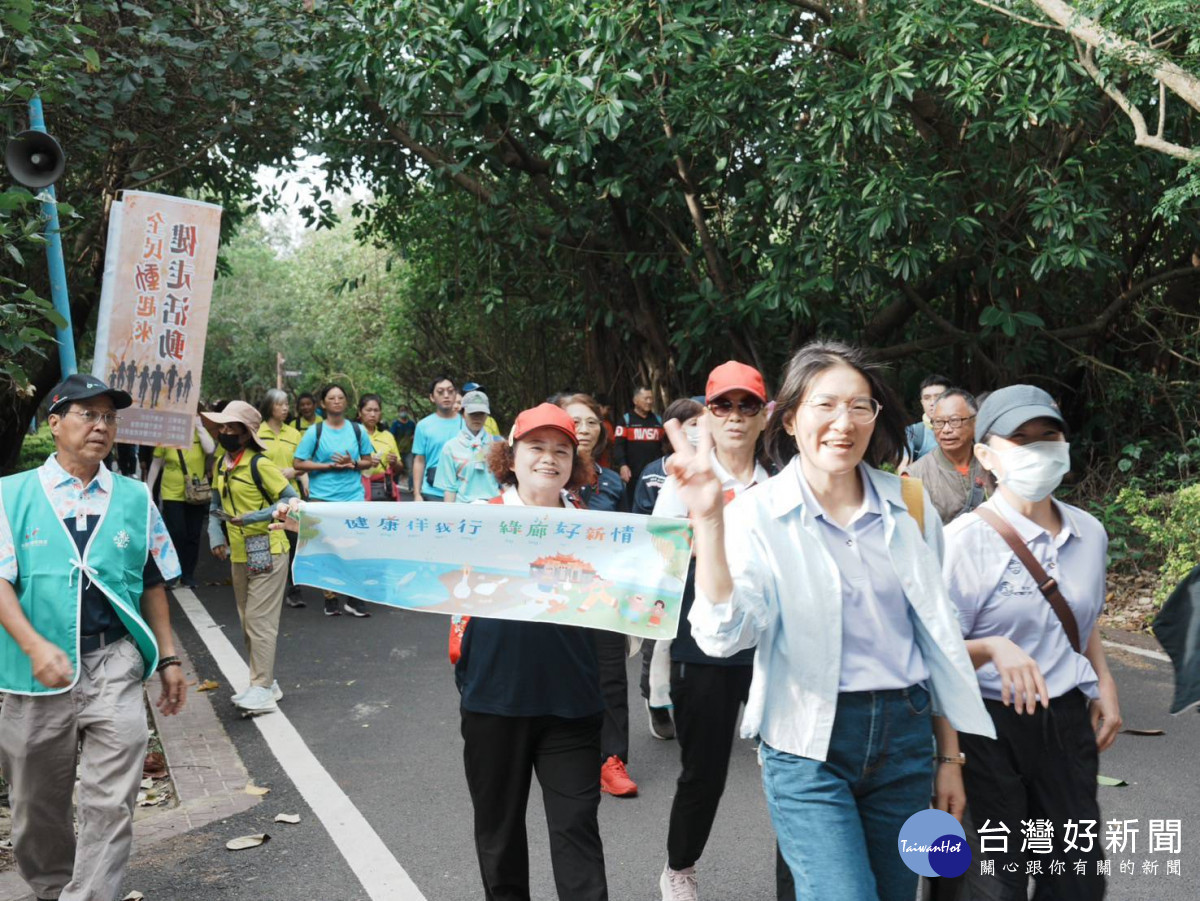 健走活動，吸引近兩千名民眾熱情參與。