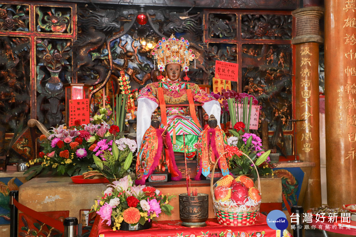 英濟夫人聖誕暨鎮北宮贈匾典禮今(1)日於水上鄉鎮北宮隆重舉行／縣府提供