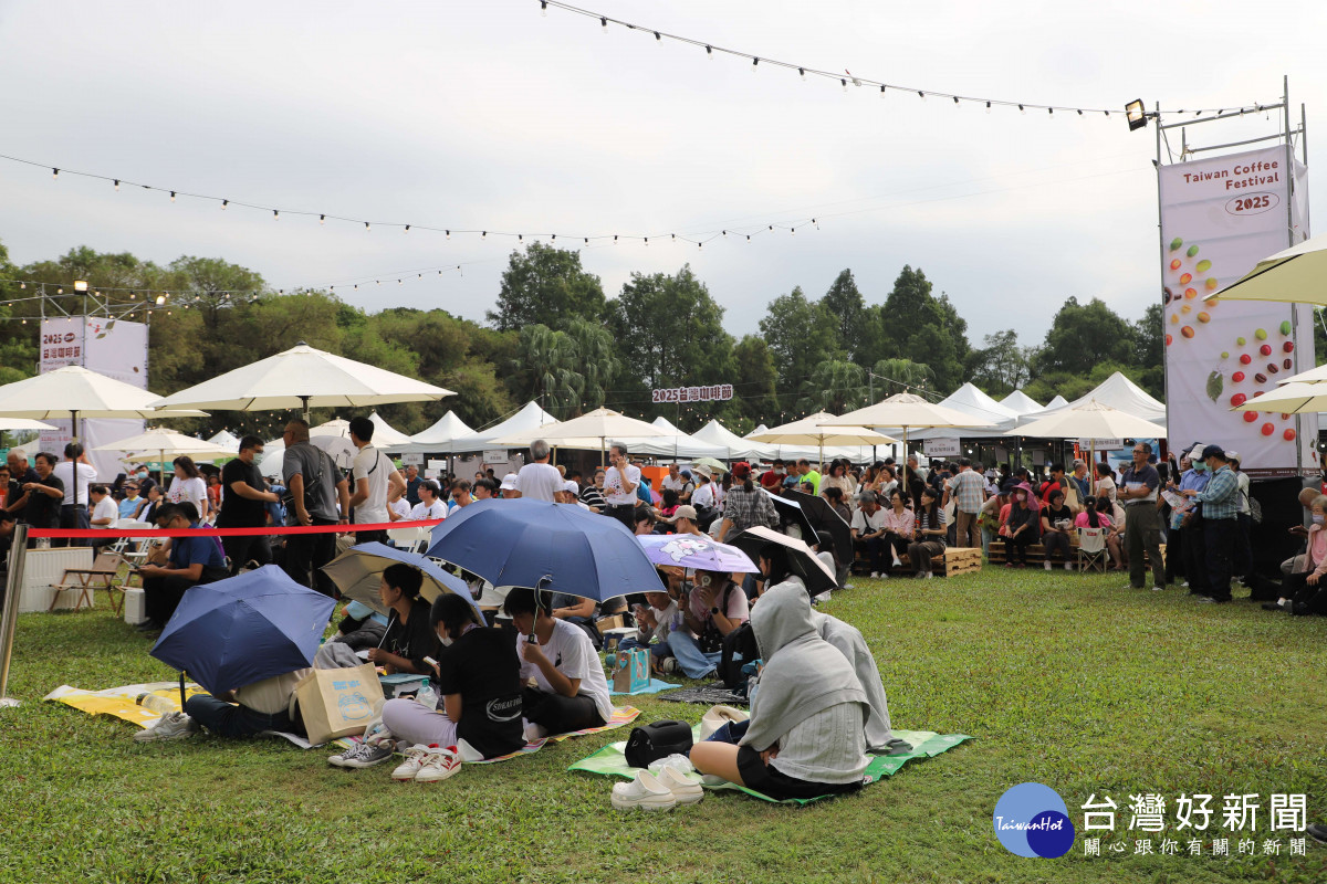 「2025台灣咖啡節」今（1）日在古坑綠色隧道熱鬧登場／林詩涵翻攝