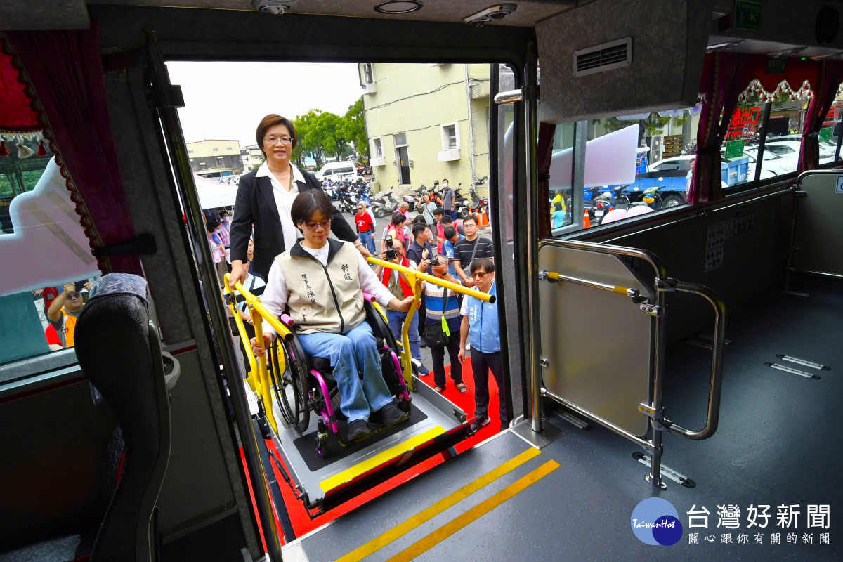 身心障礙者日園遊會縣長及理事長示範。圖／彰化縣政府提供